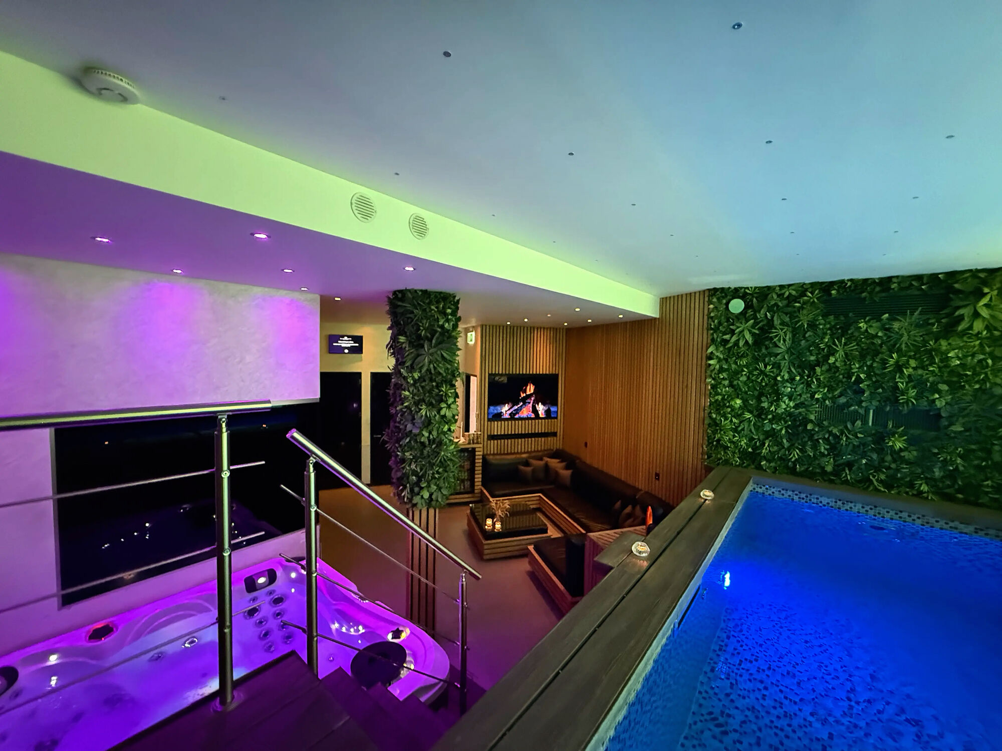 Ons zwembad en onze Whirlpool